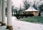 Der Rote Pavillon im Winter.